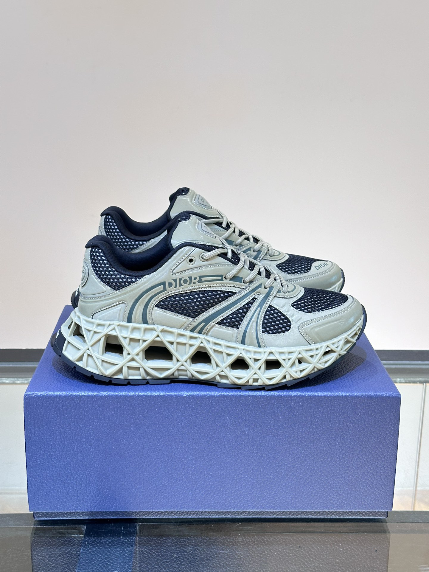 DIO* SNEAKER