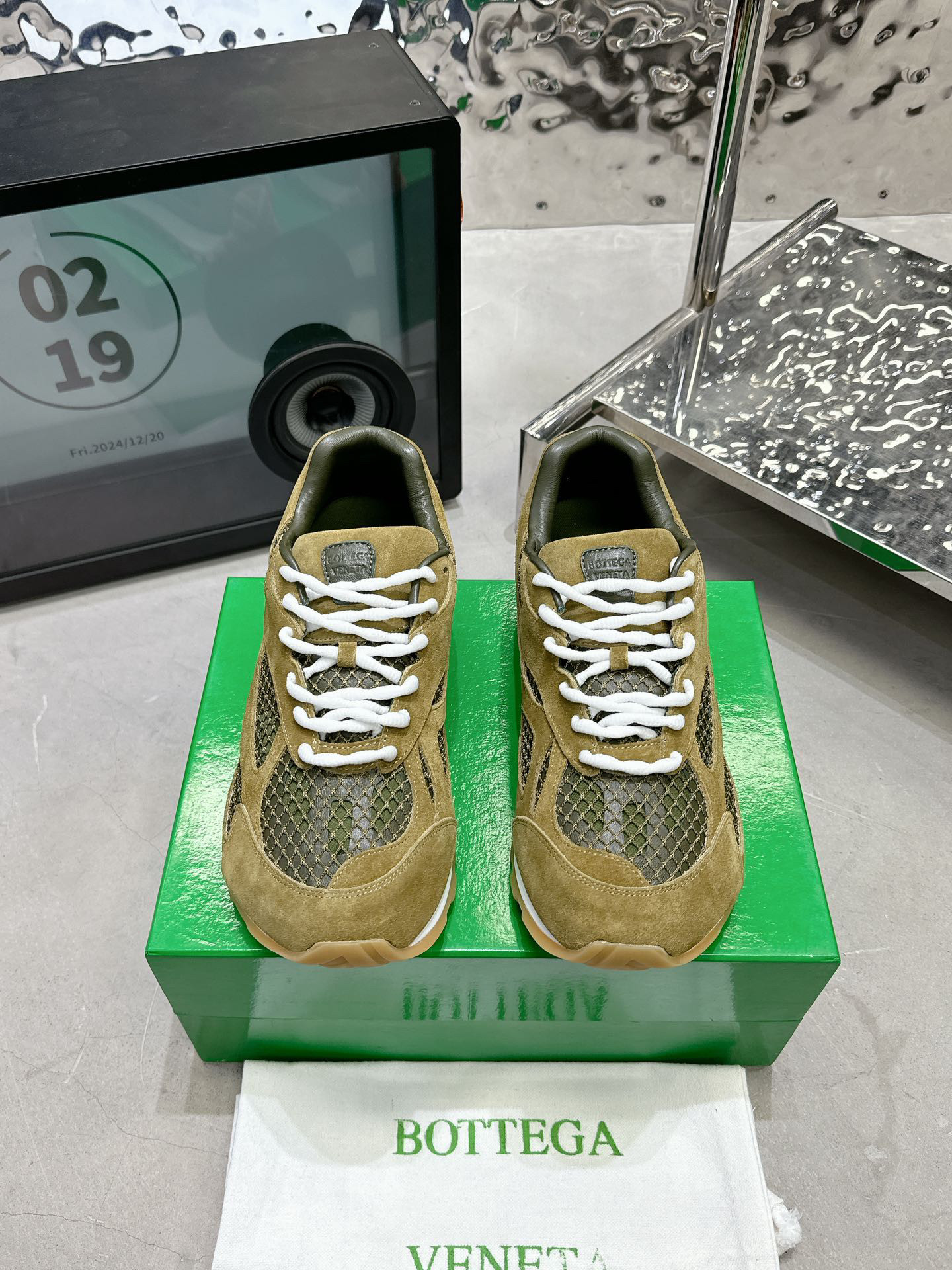b0tt*ga Ven*ta orbit sneaker