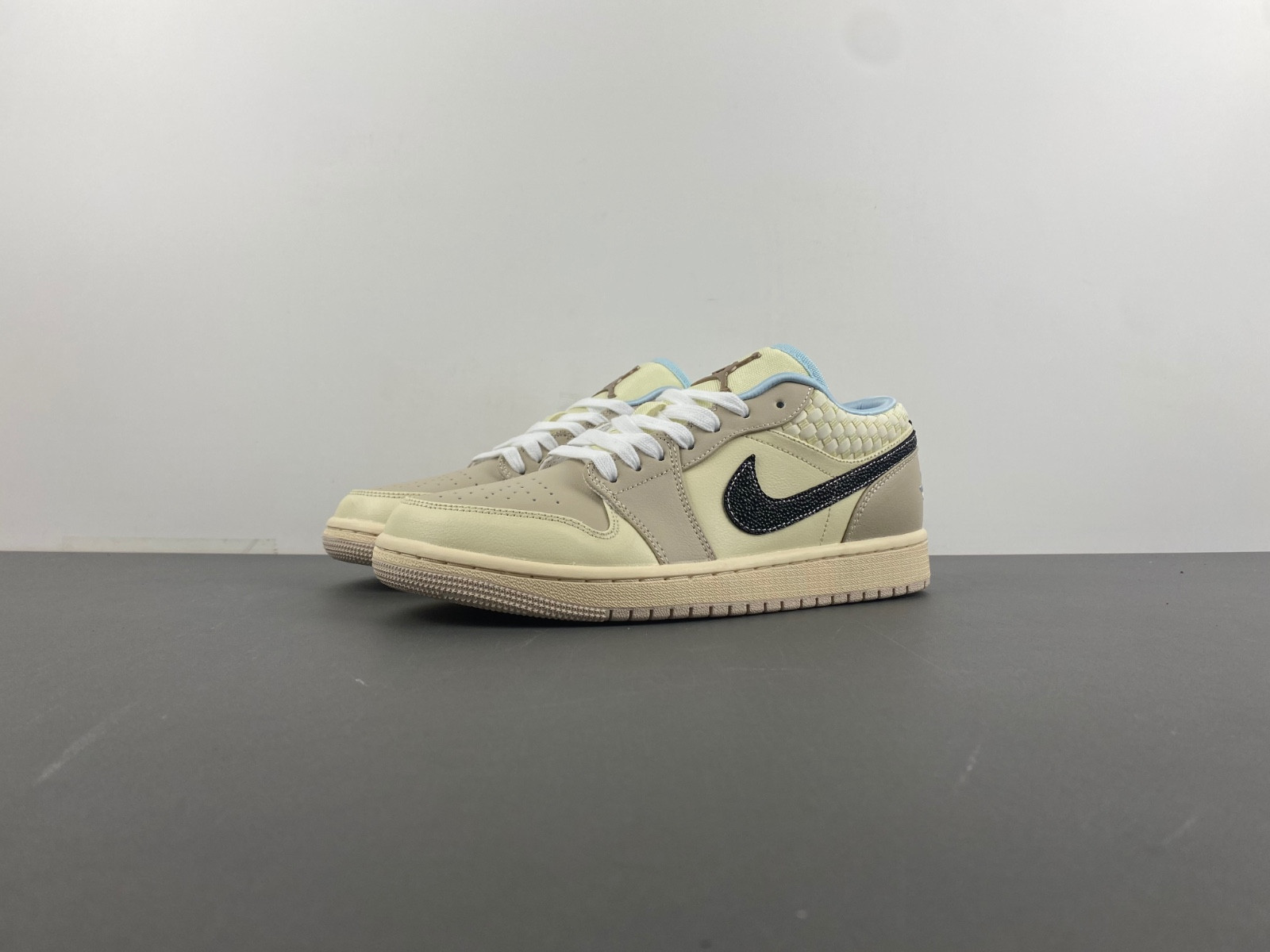 air jordan 1 low drops in neutral “sanddrift” hq3440-101