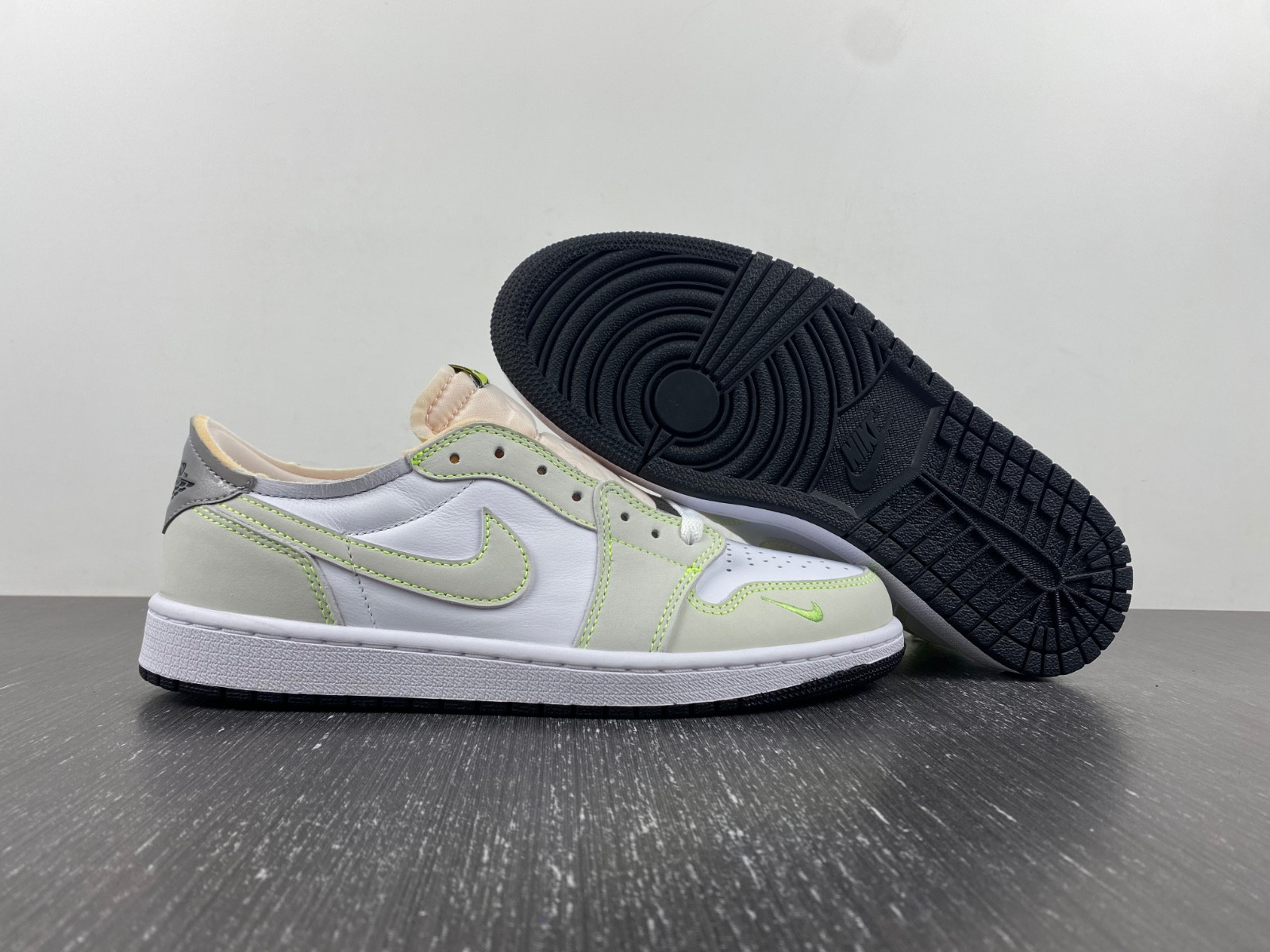 air jordan 1 low og "ghost green" dm7837-103