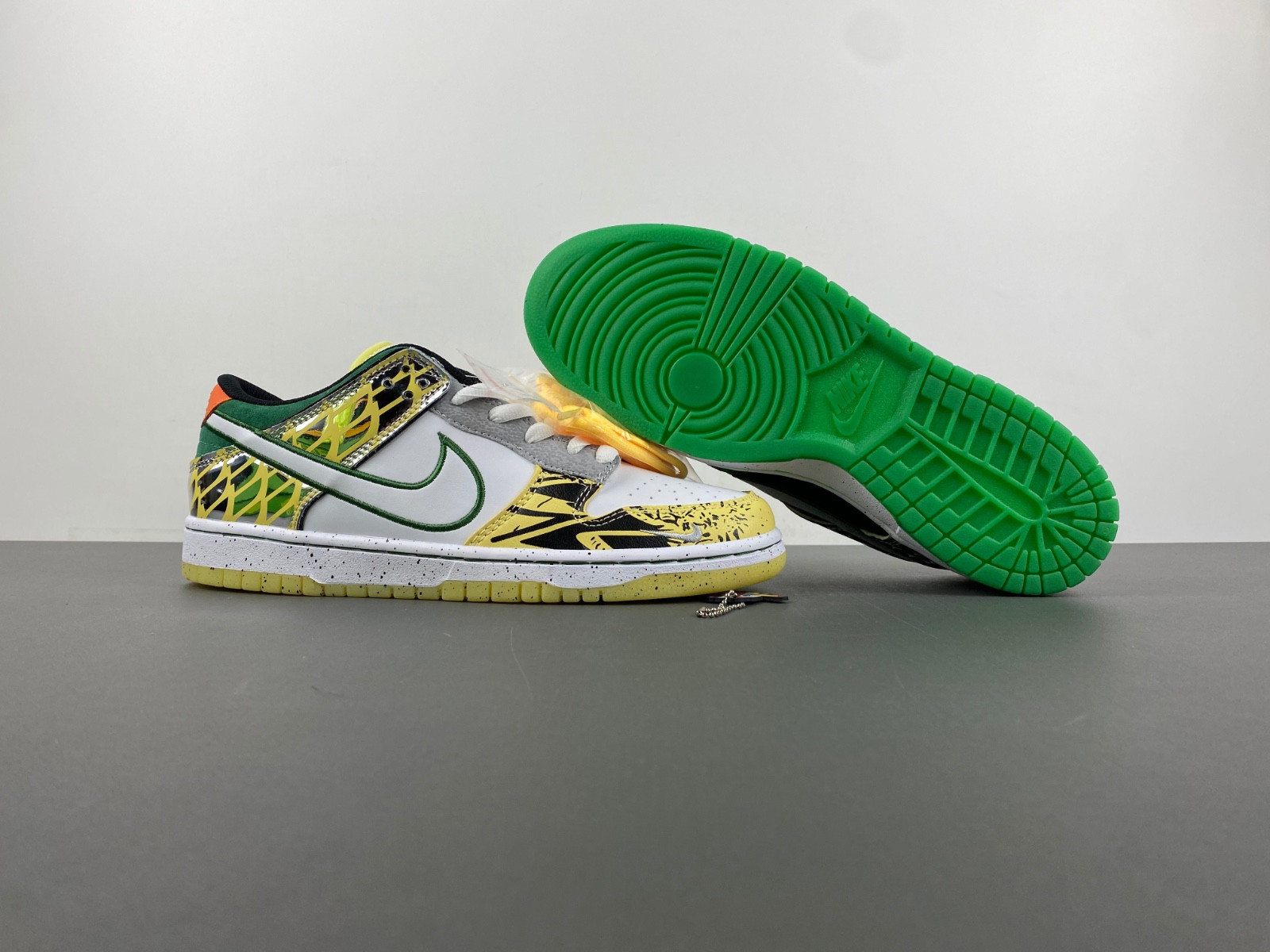 Nike Dunk Low ''What The Duck Away'' HV1454-100