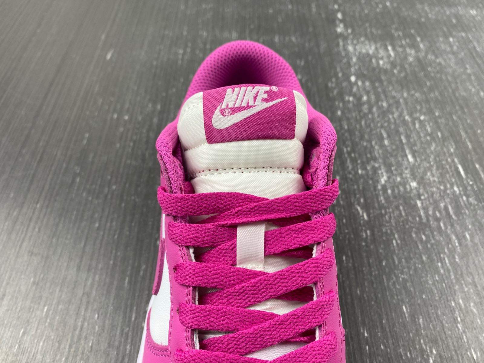 nike dunk low gs “active fuchsia” fj0704-100
