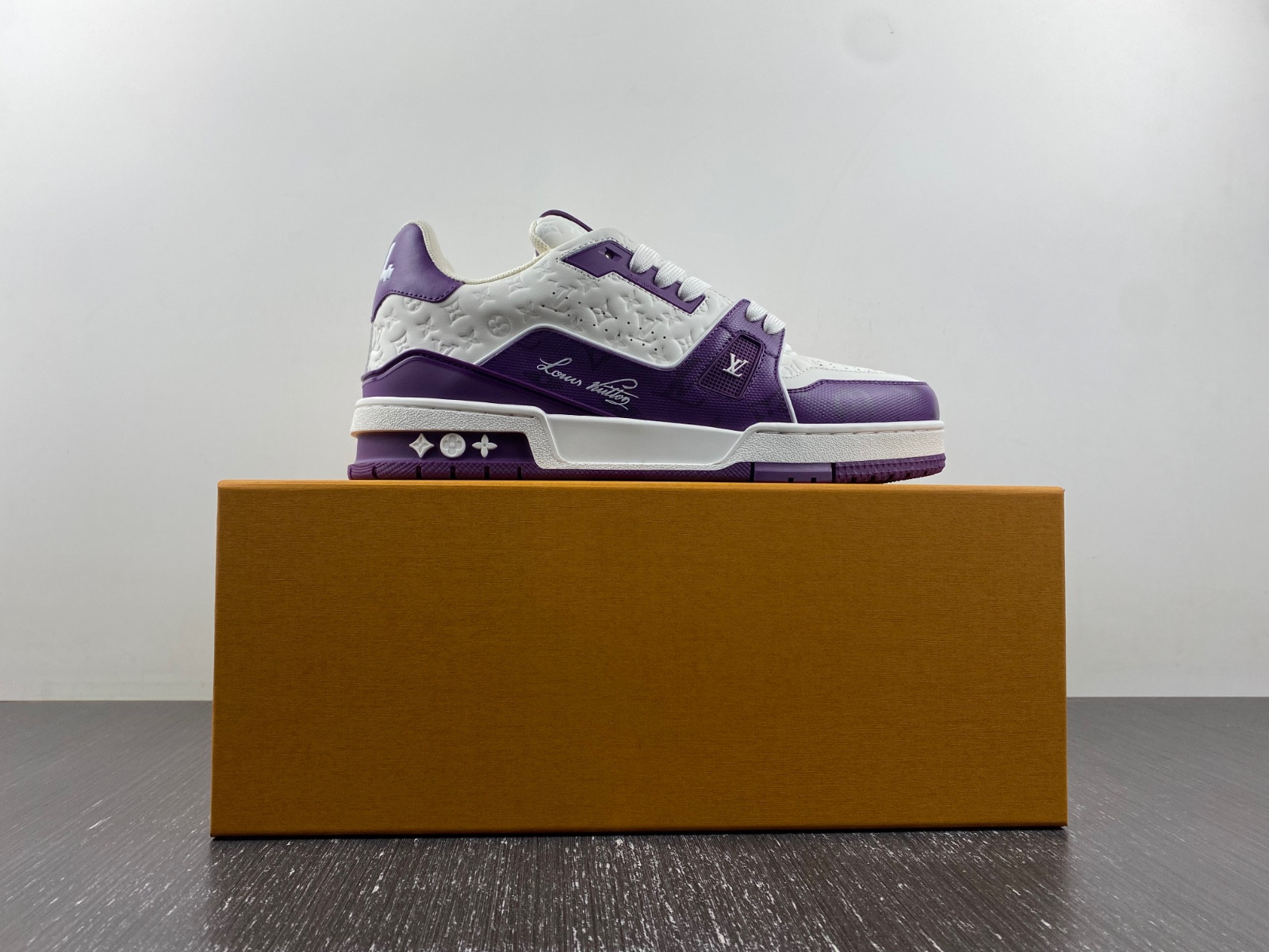 lvt sneakers
