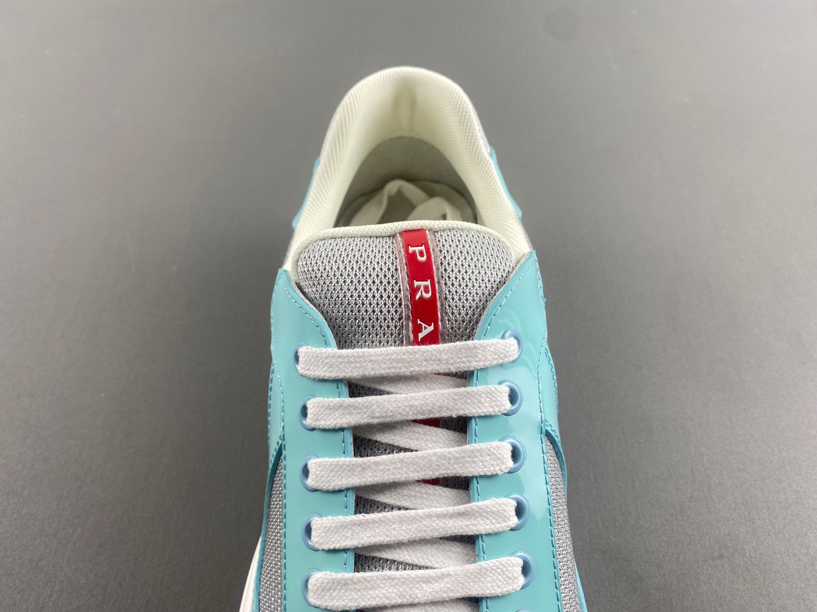 pr sneaker