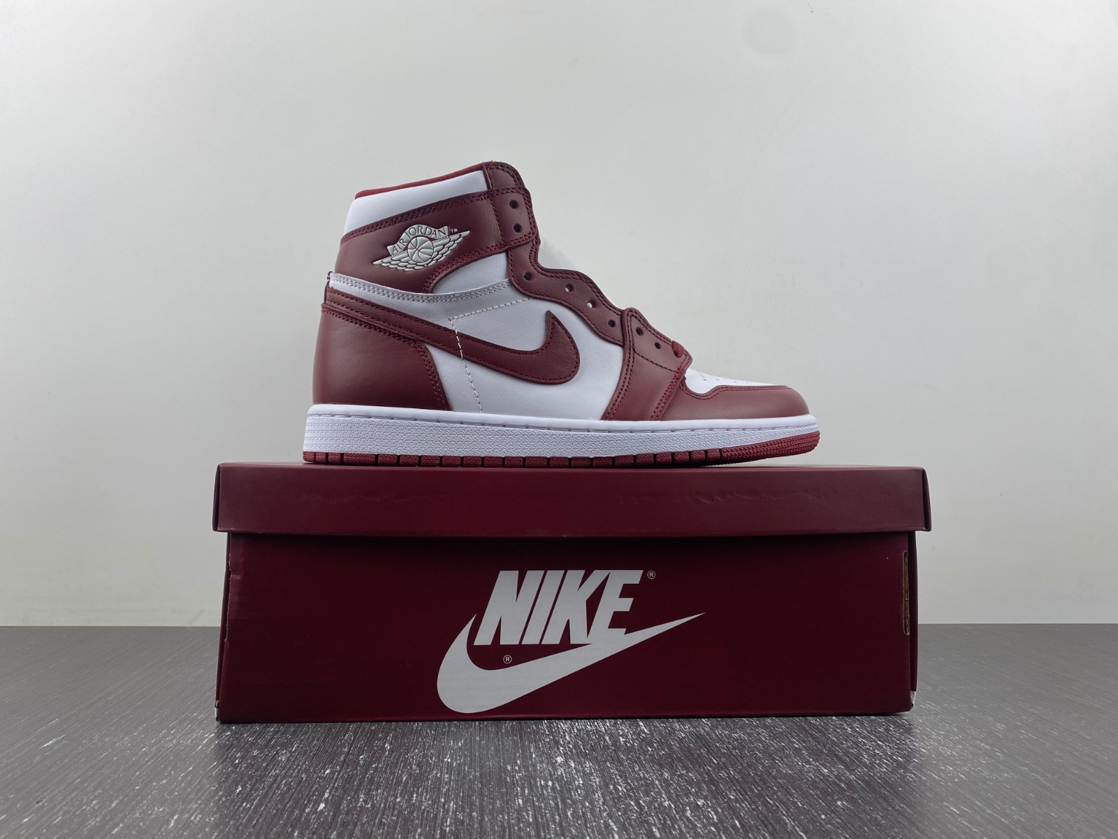 air jordan 1 high og team red dz5485-160