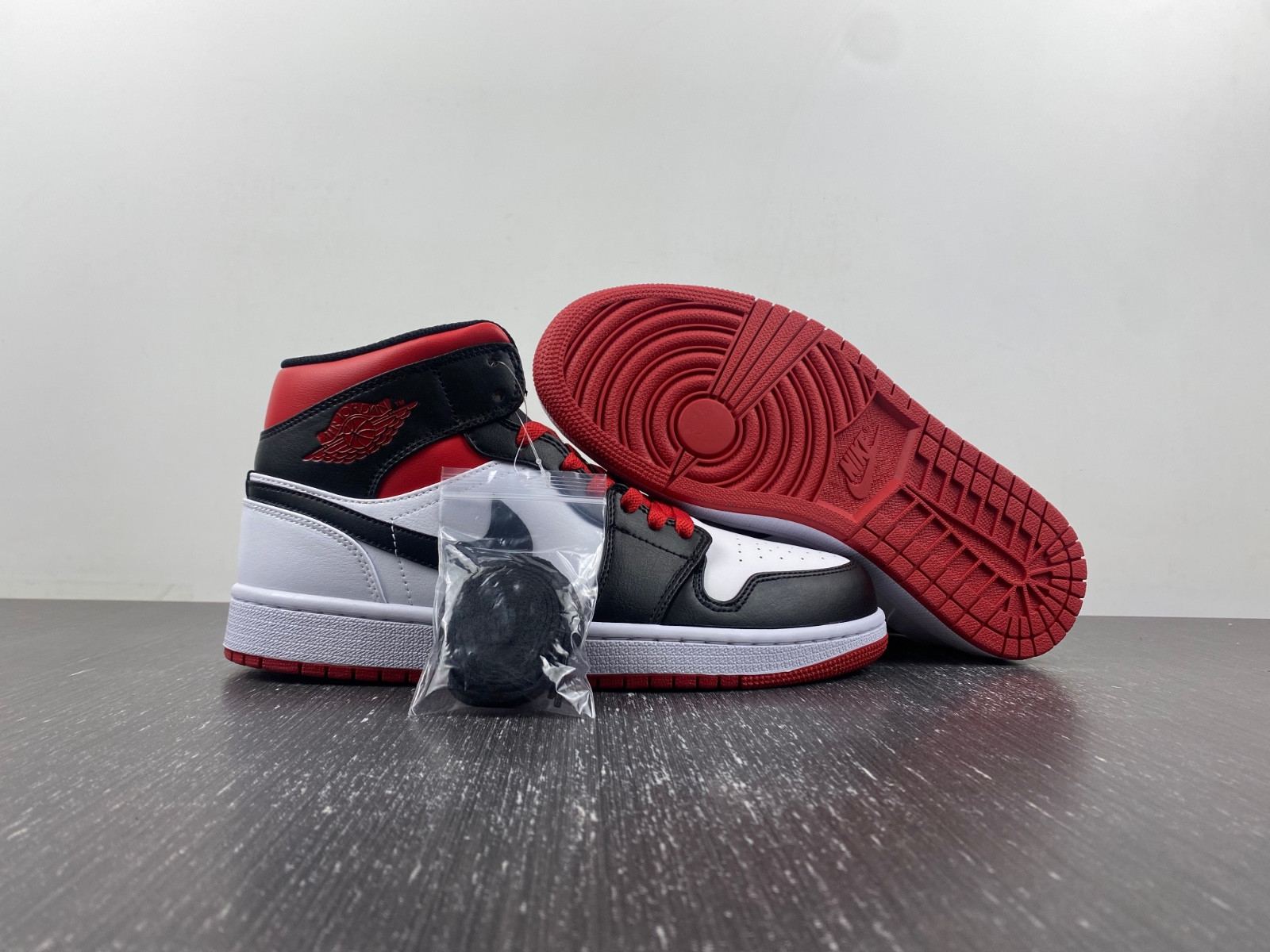 air jordan 1 mid white gym red black dq8426-106