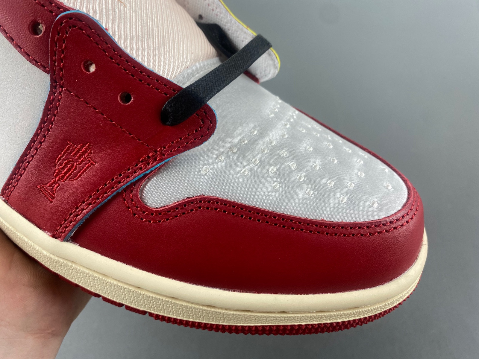 trophy room x air jordan 1 low og "home" hv6157-100
