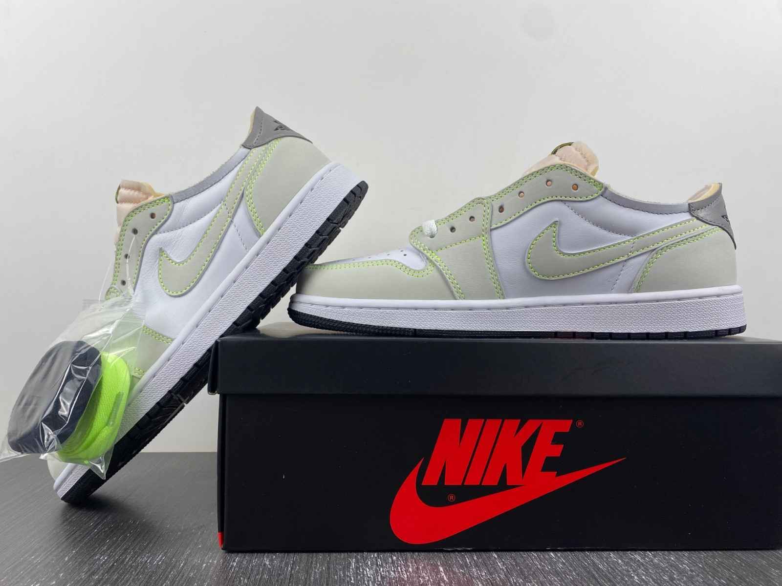 air jordan 1 low og "ghost green" dm7837-103