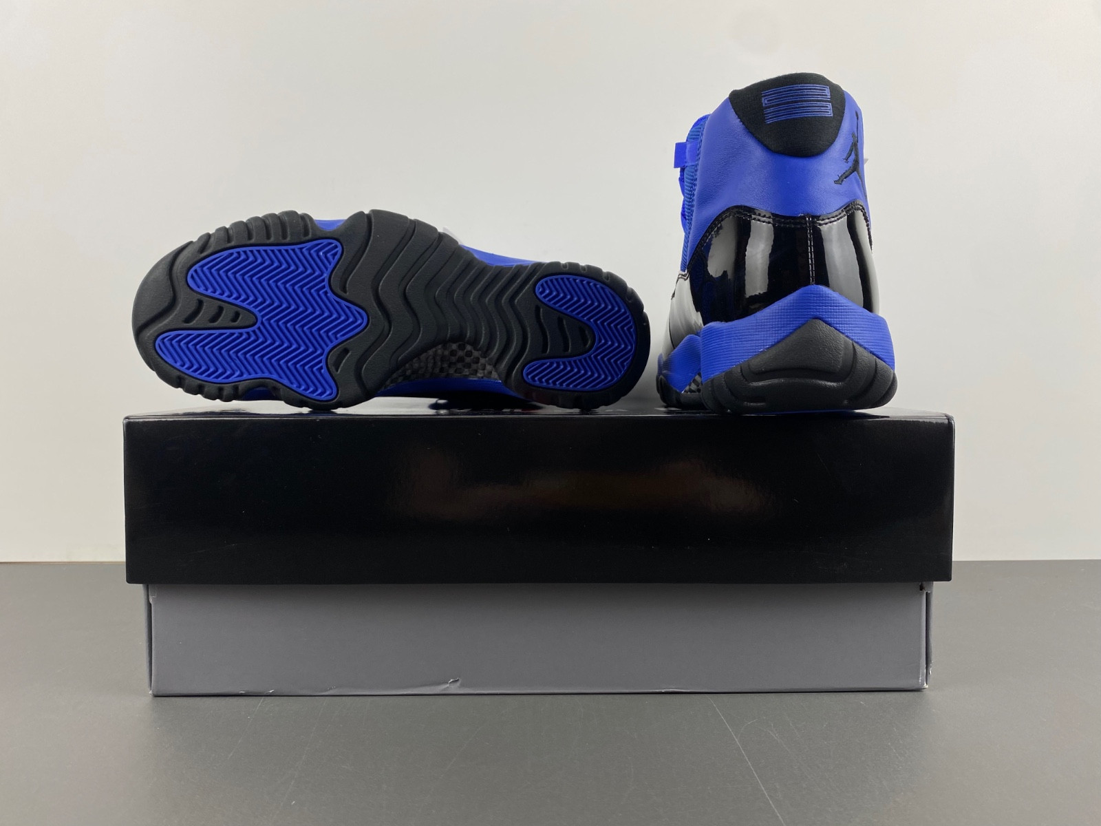AIR JORDAN 11