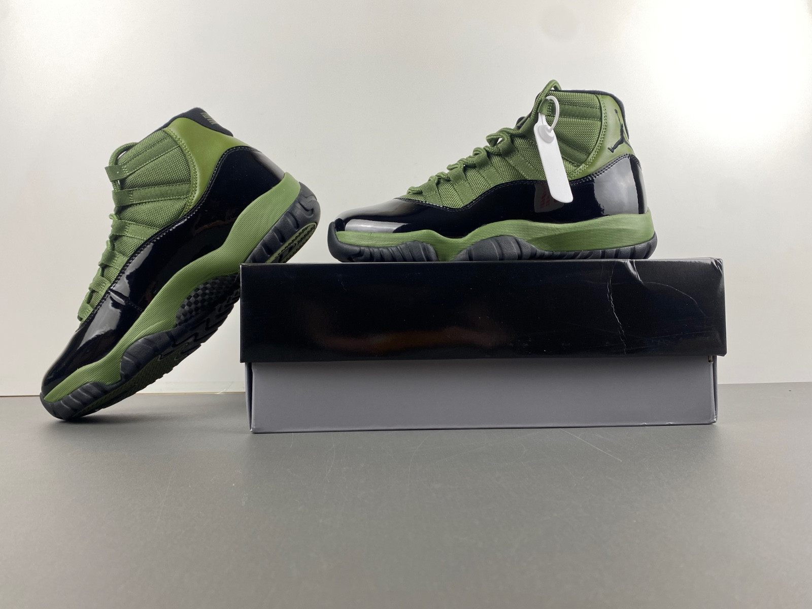 AIR JORDAN 11