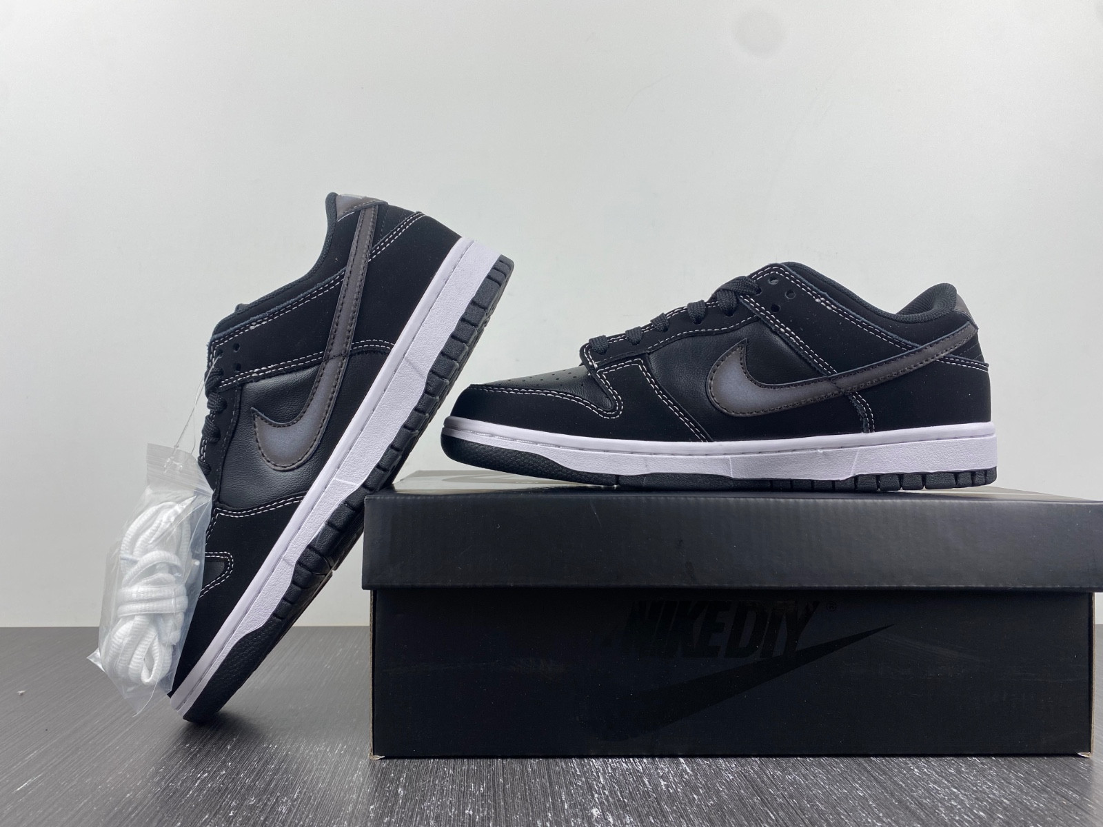 nike dunk low "black/grey" (airbrush) fd6923-001