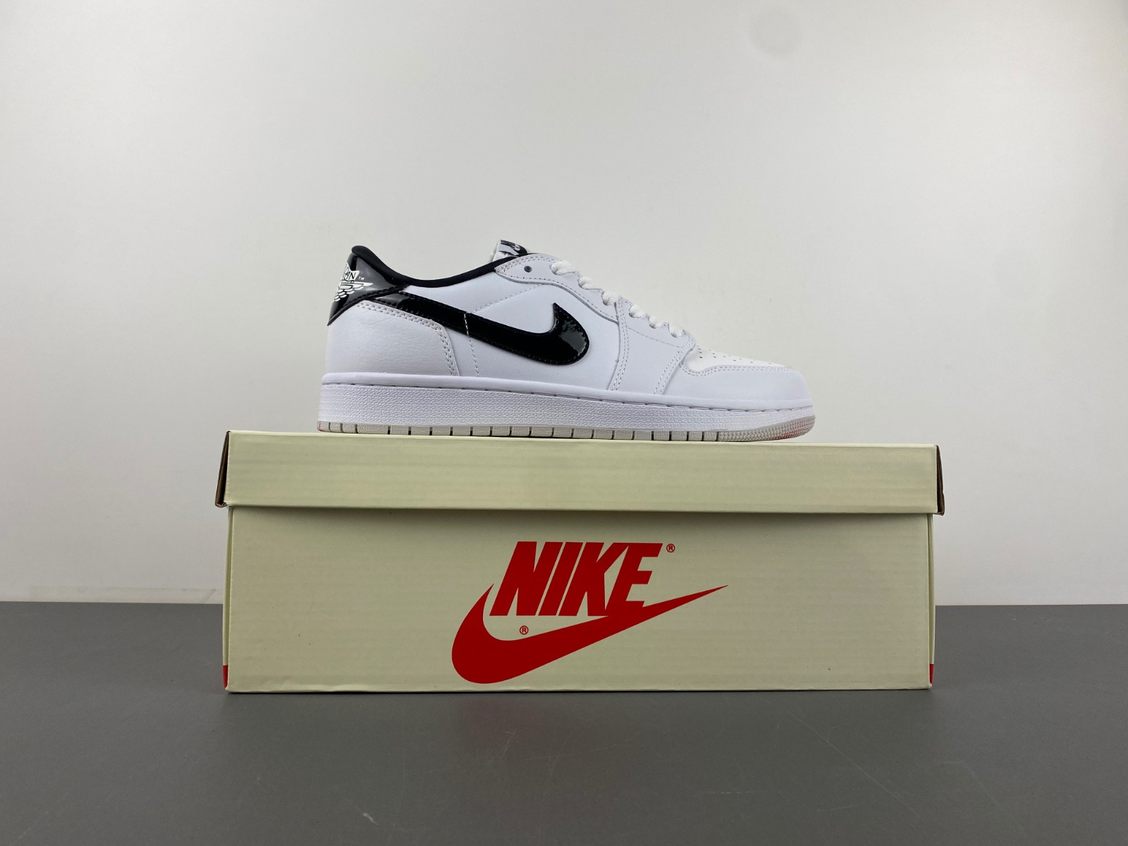 Air Jordan 1 Low 