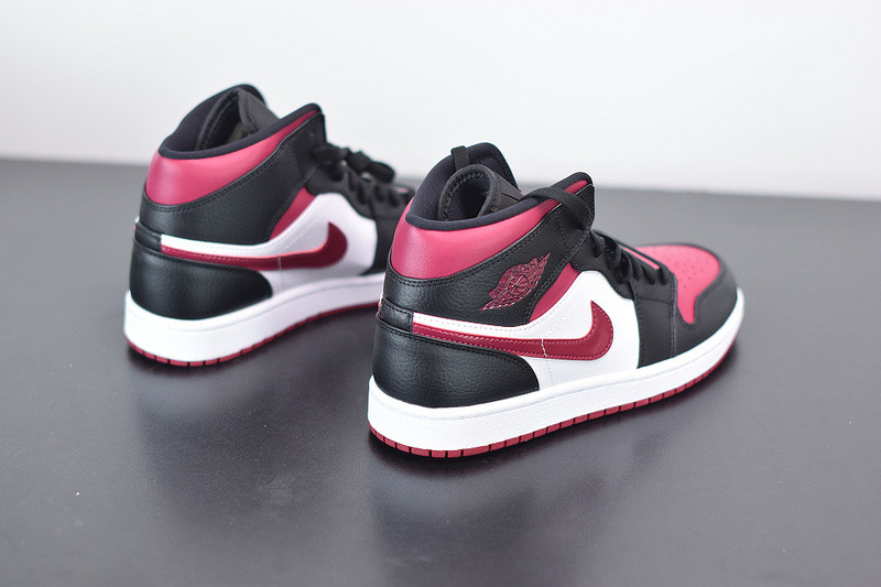 air jordan 1 mid resembles the “bred toe” 554724-066