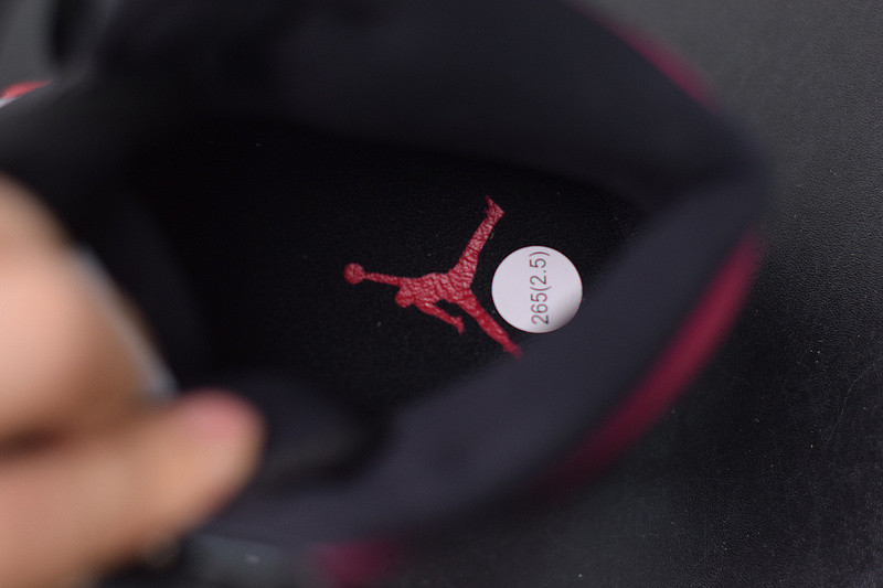 air jordan 1 mid resembles the “bred toe” 554724-066