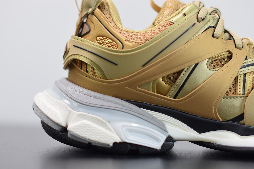 bc track sneaker