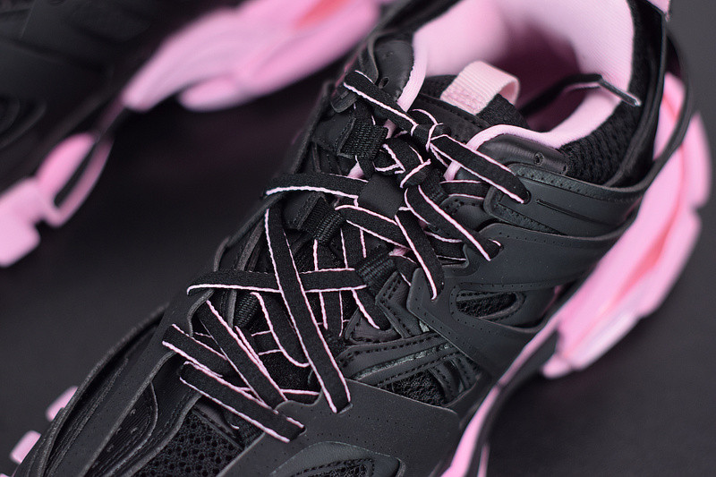 bc track sneaker