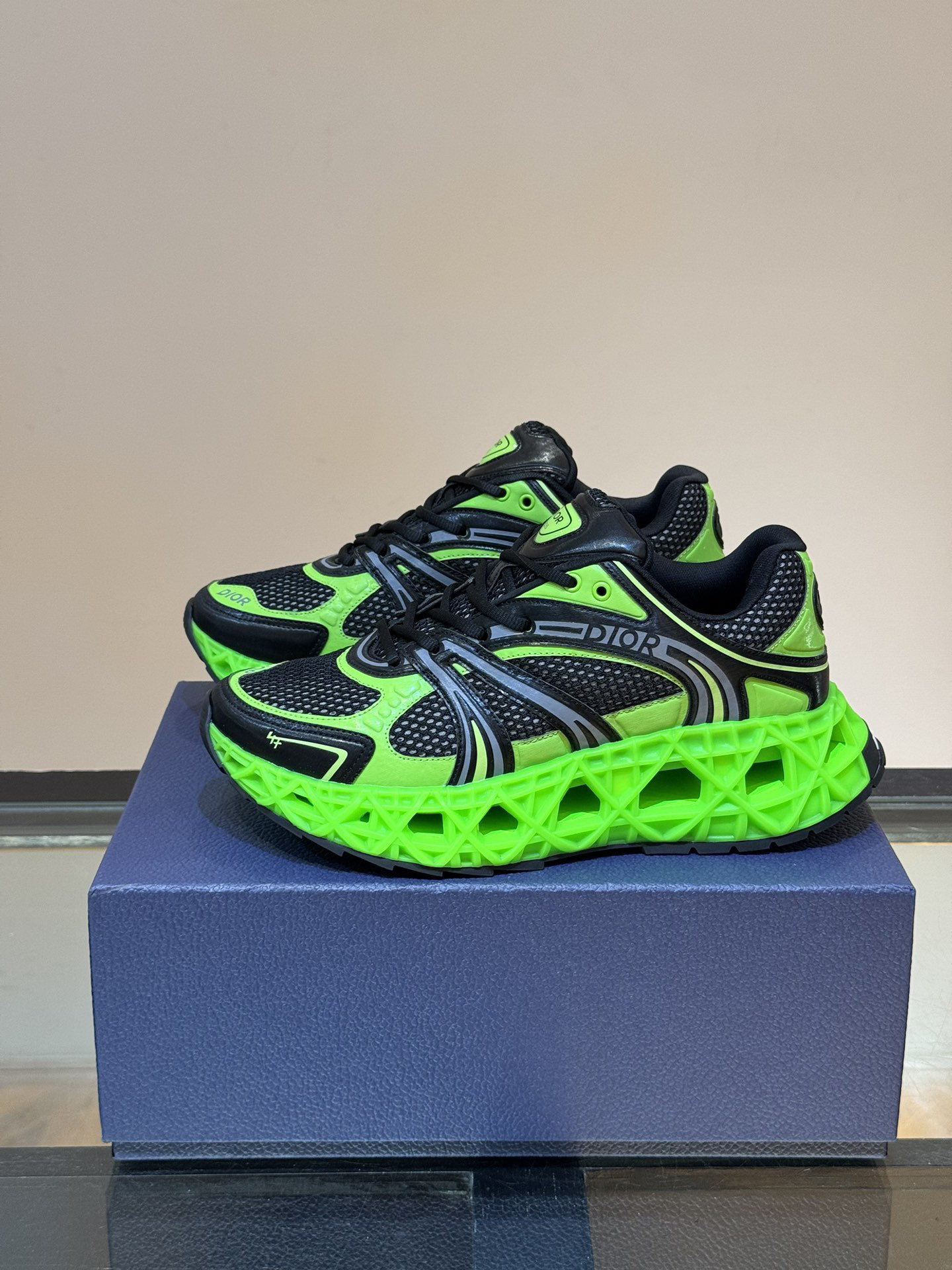 DIO* SNEAKER