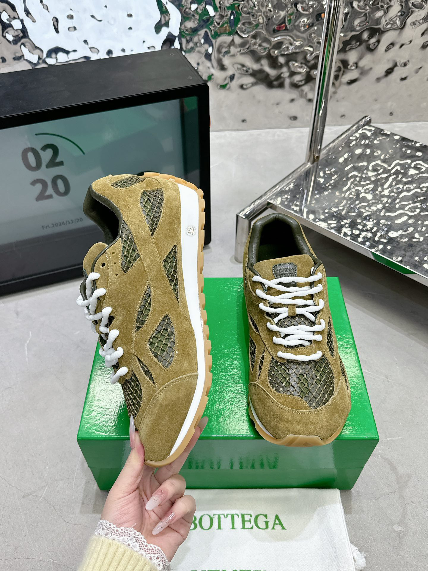 b0tt*ga Ven*ta orbit sneaker