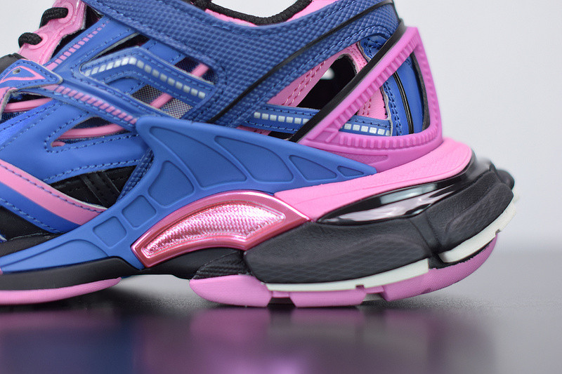 bc track sneaker