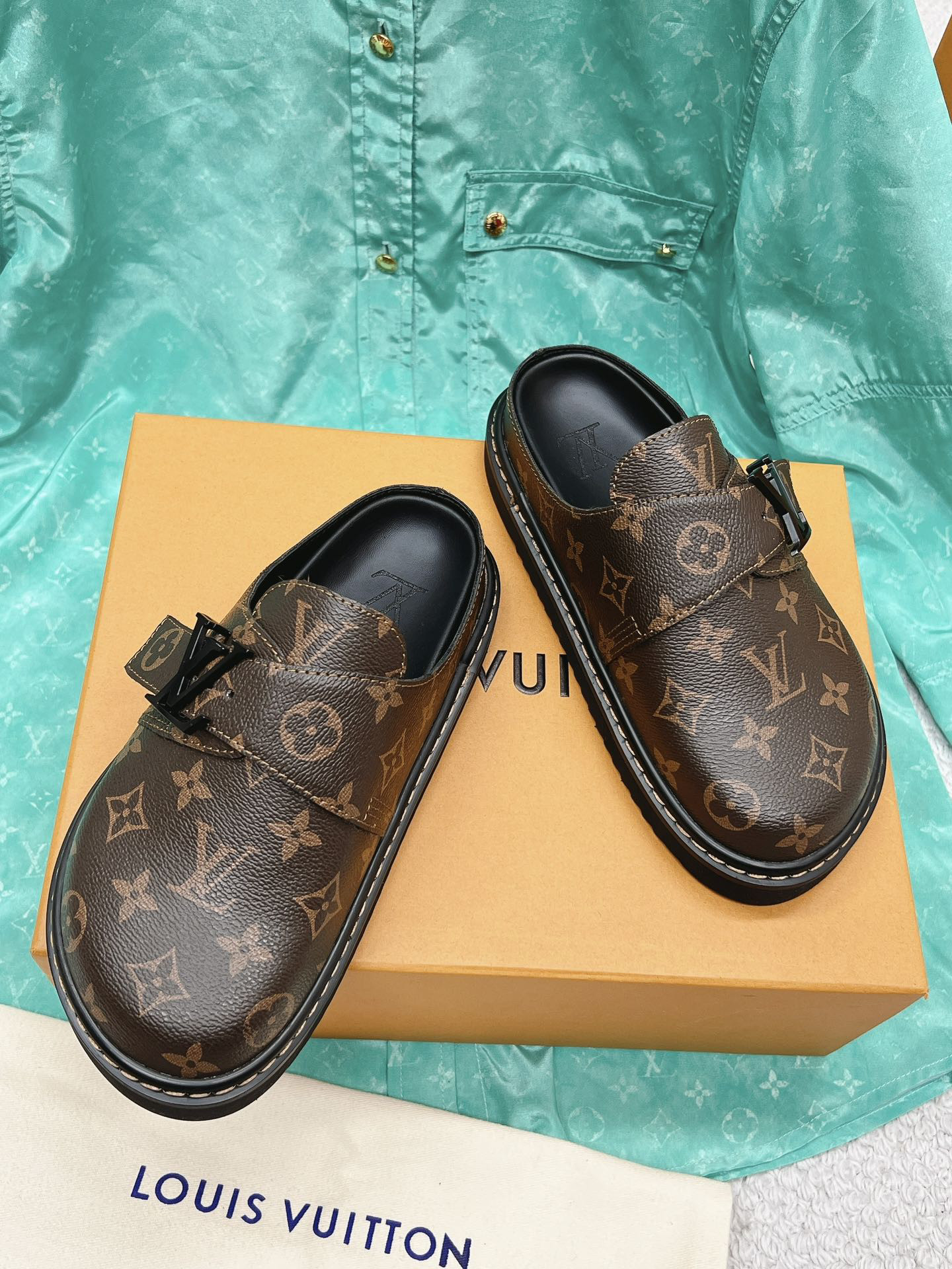 LVT SANDALS