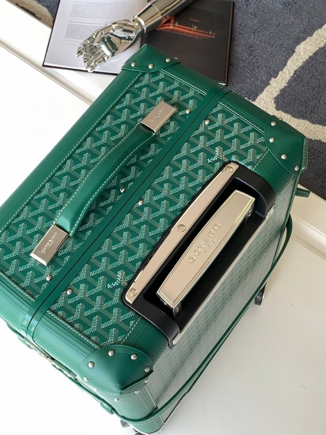 G09ard purse