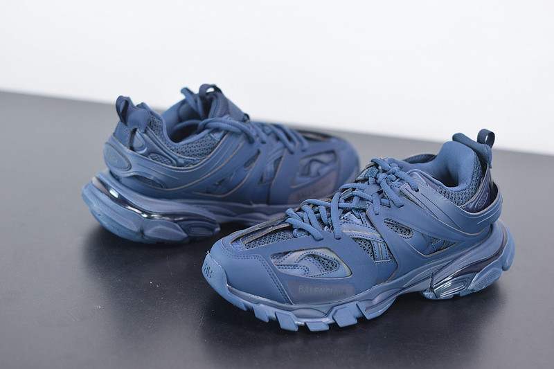 bc track sneaker
