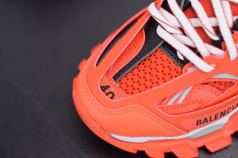bc track sneaker