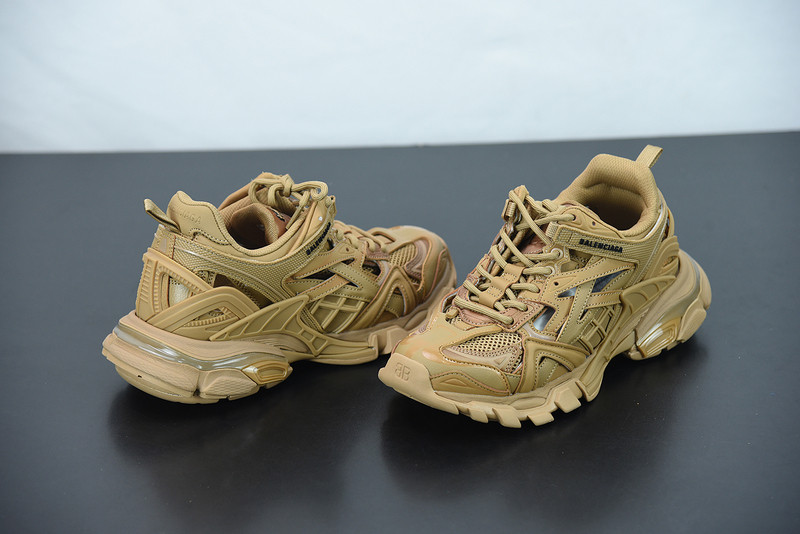 bc track sneaker