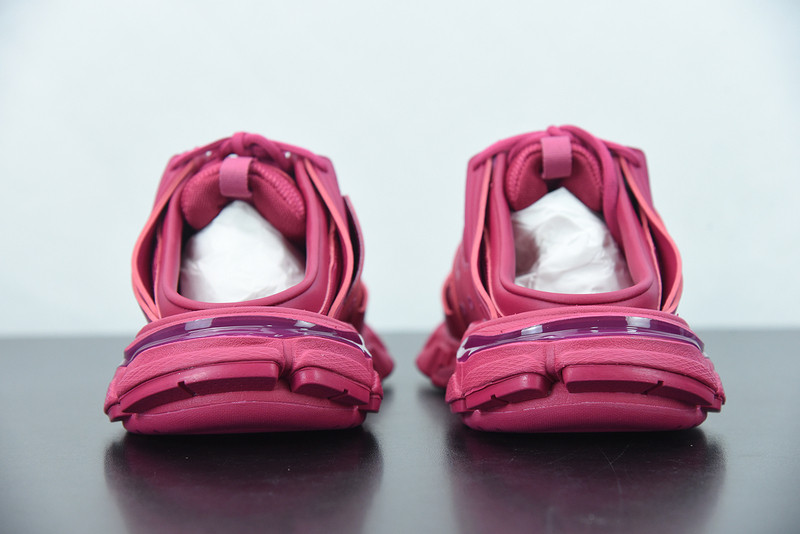 bc track sneaker