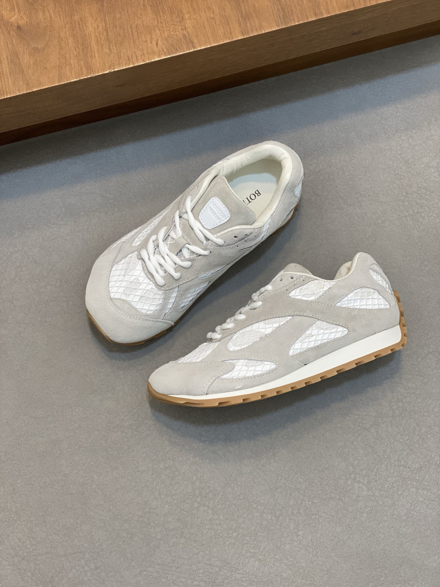 b0tt*ga Ven*ta orbit sneaker