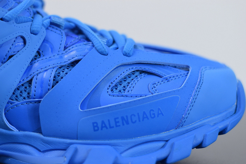 bc track sneaker