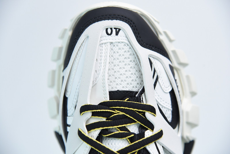 bc track sneaker