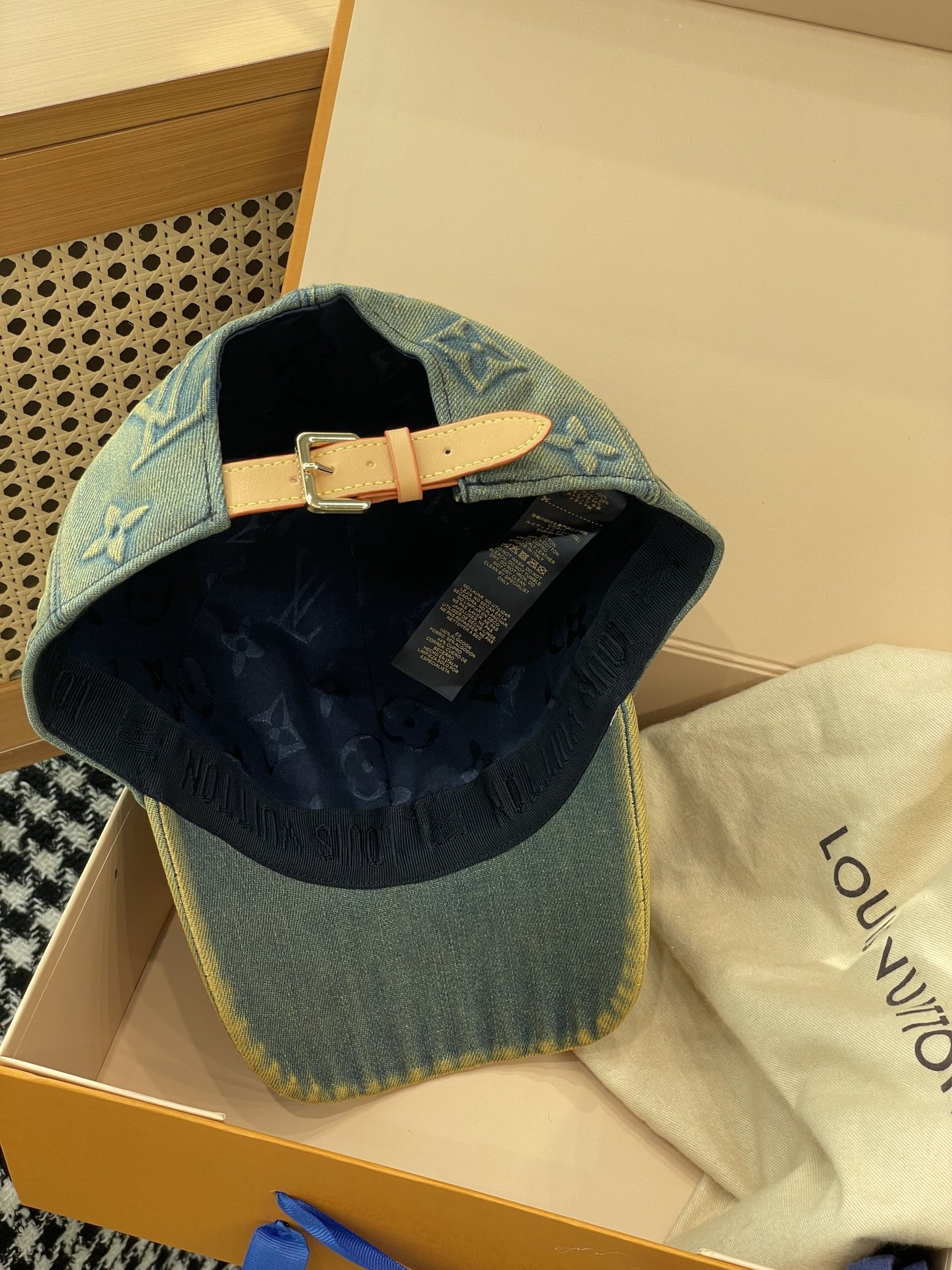 lvt Hat