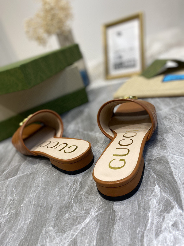 g*u*i sandals