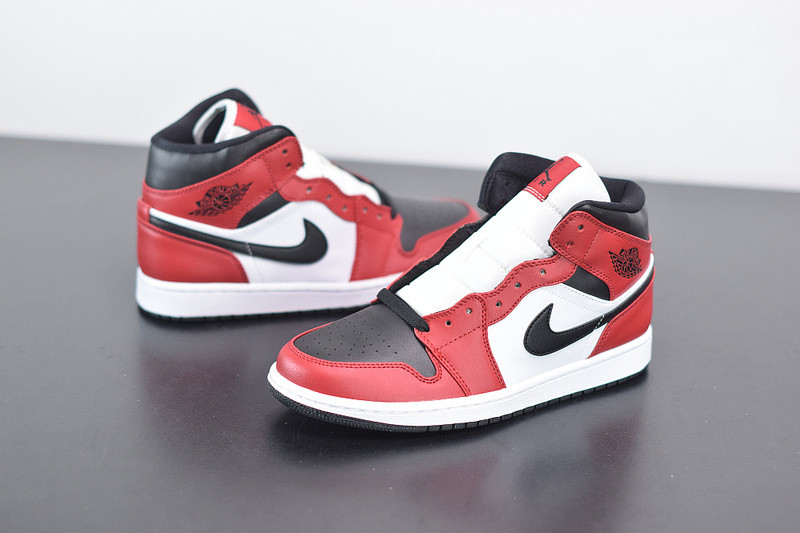 air jordan 1 mid “chicago black toe” 554724-069