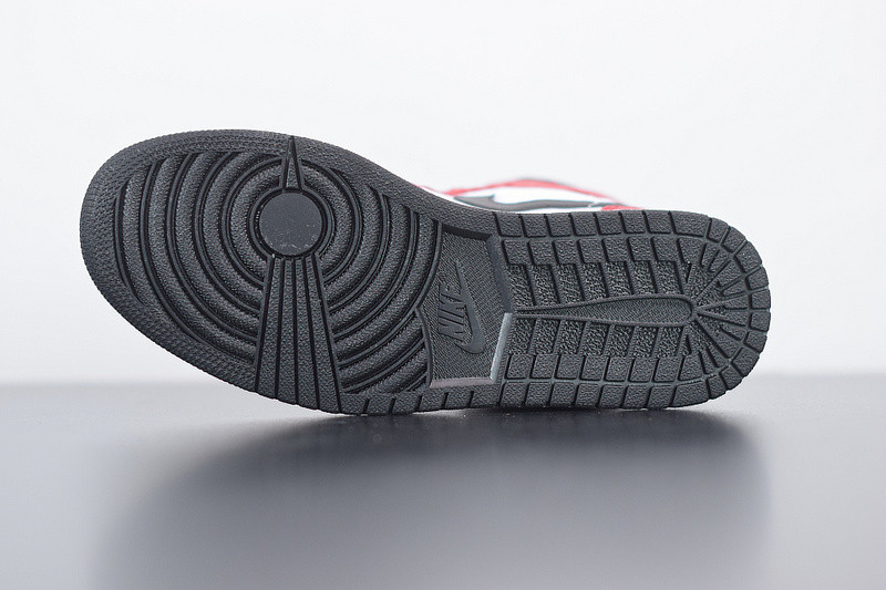 air jordan 1 mid “chicago black toe” 554724-069