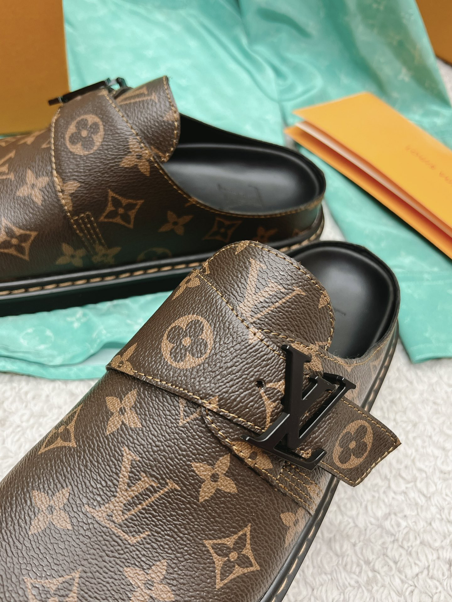 LVT SANDALS