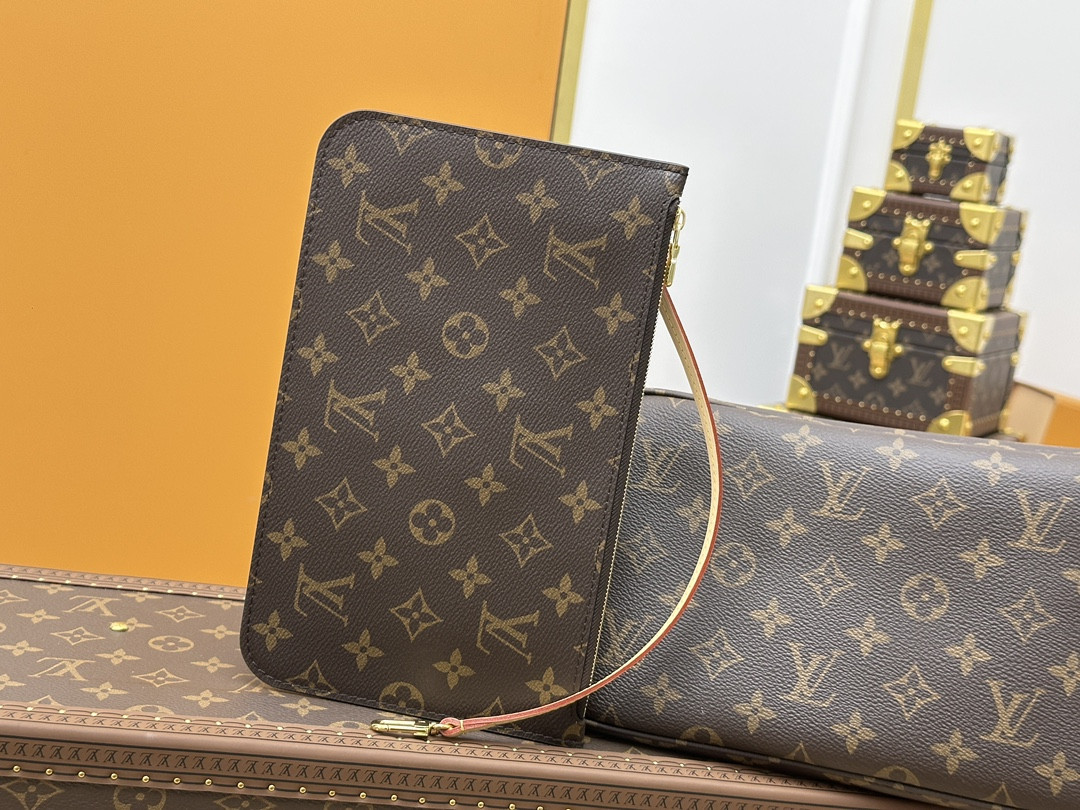 LVT PURSE MM