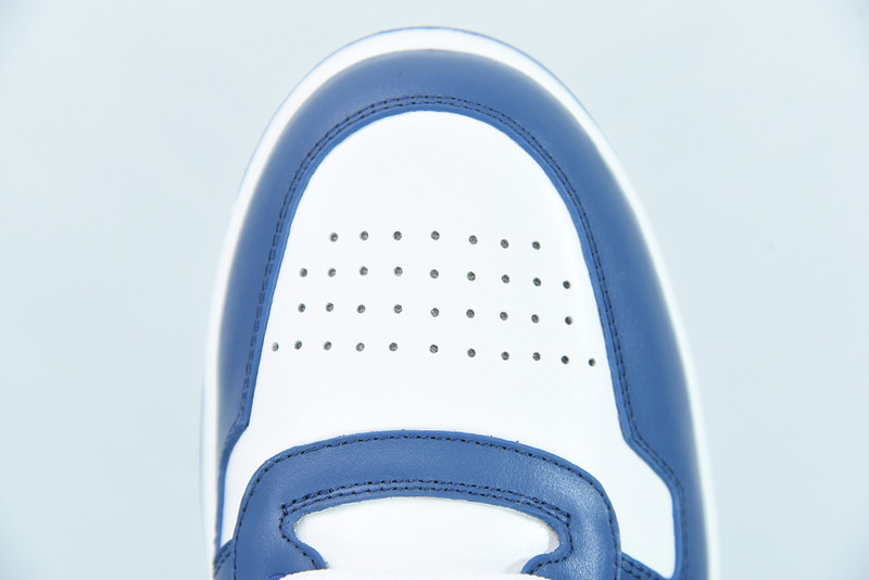 pr sneaker