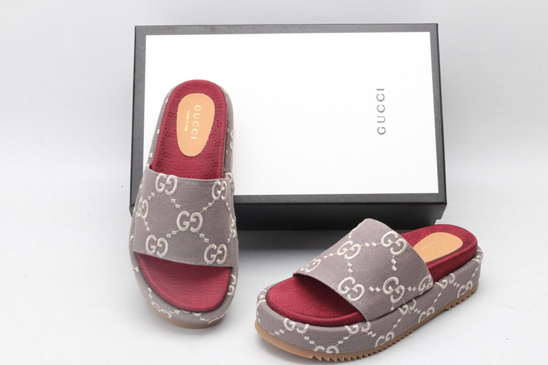 g*u*i sandals