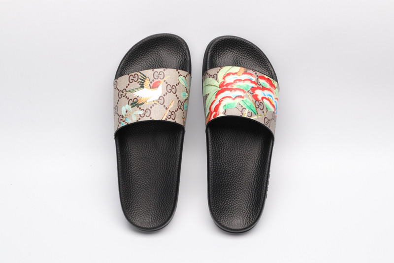 g*u*i sandals