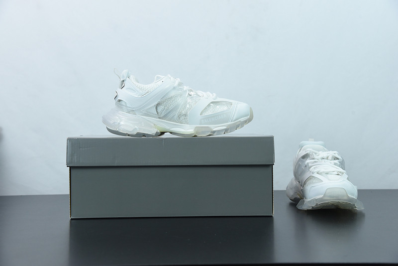 bc track sneaker