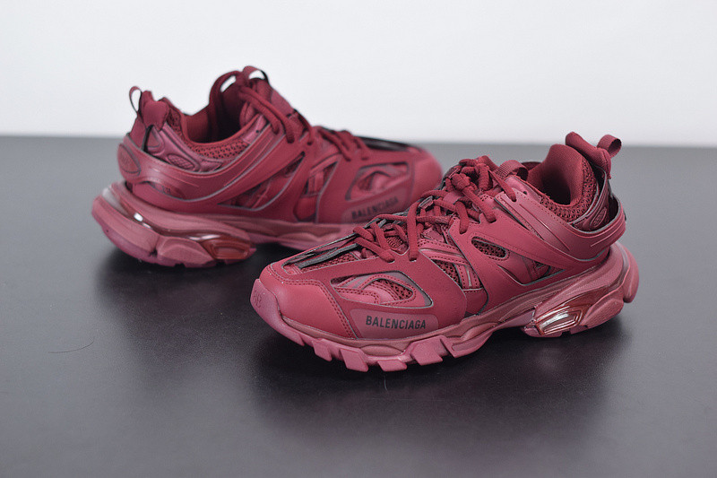bc track sneaker