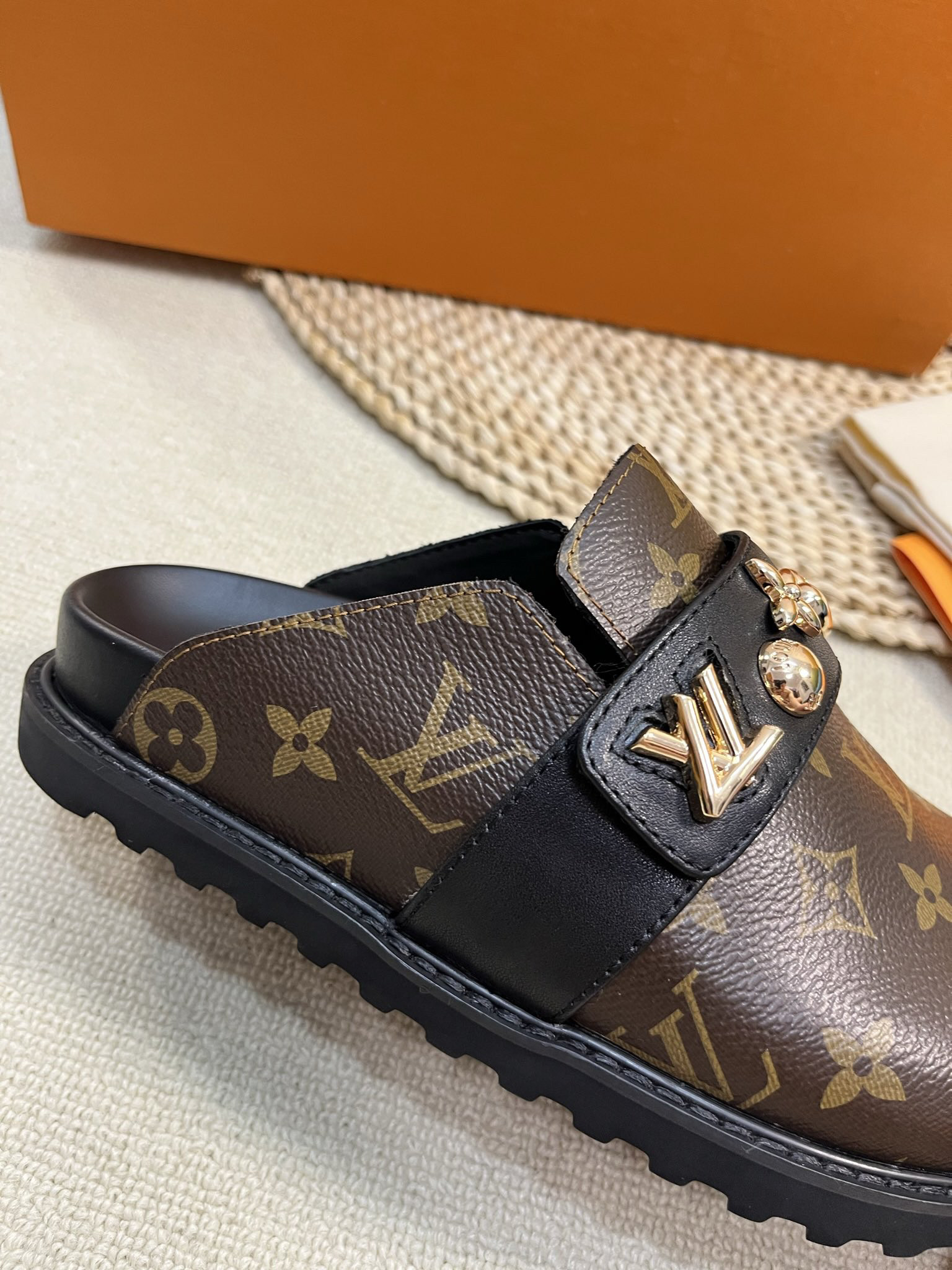 LVT SANDALS