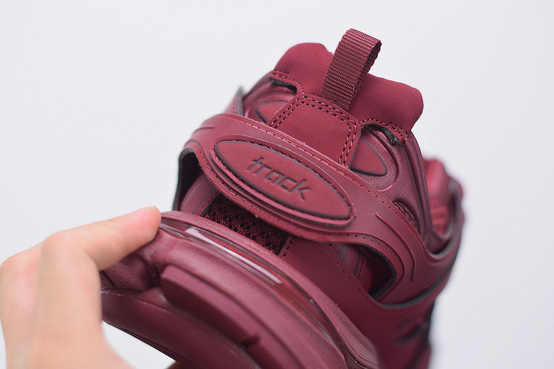 bc track sneaker
