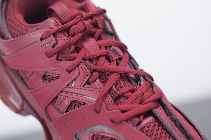 bc track sneaker
