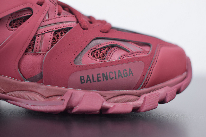 bc track sneaker