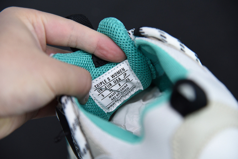 bc triple s trainer white 524039 w09oh 3005