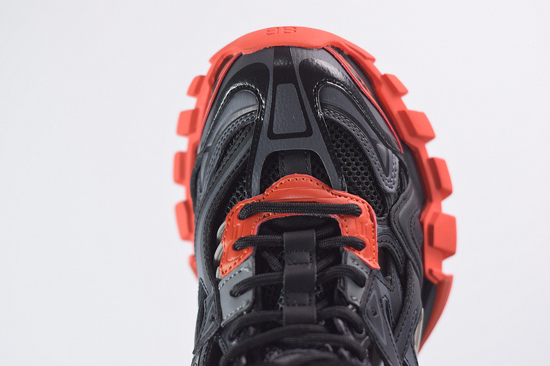 bc track sneaker