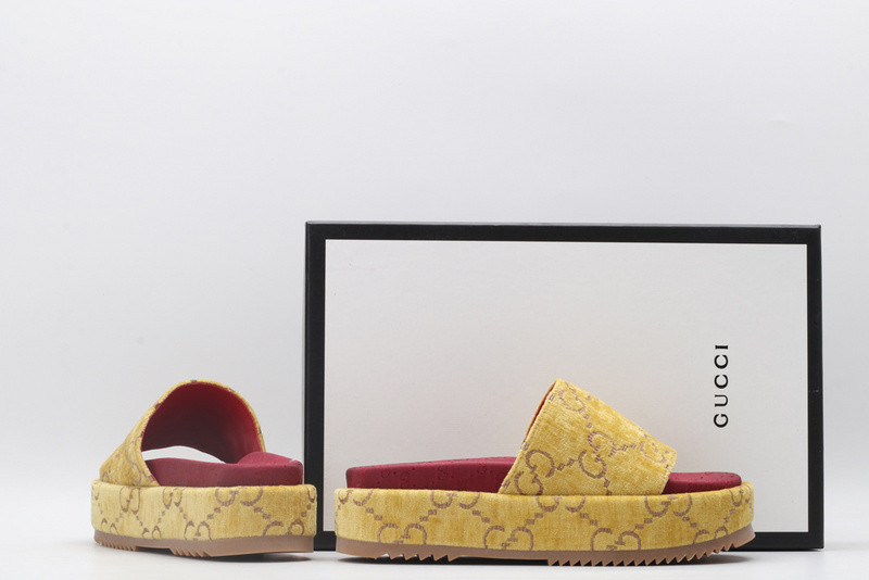 g*u*i sandals